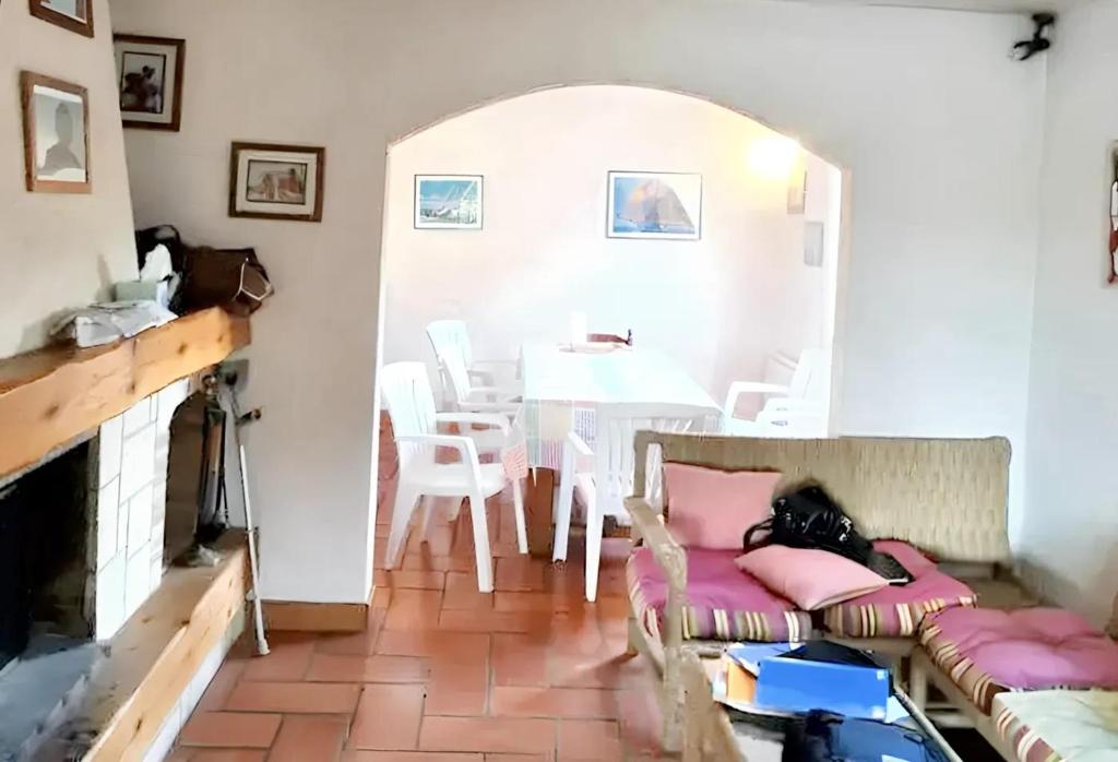 Posedenie v ubytovaní Villa spacieuse à Aimargues avec piscine privée