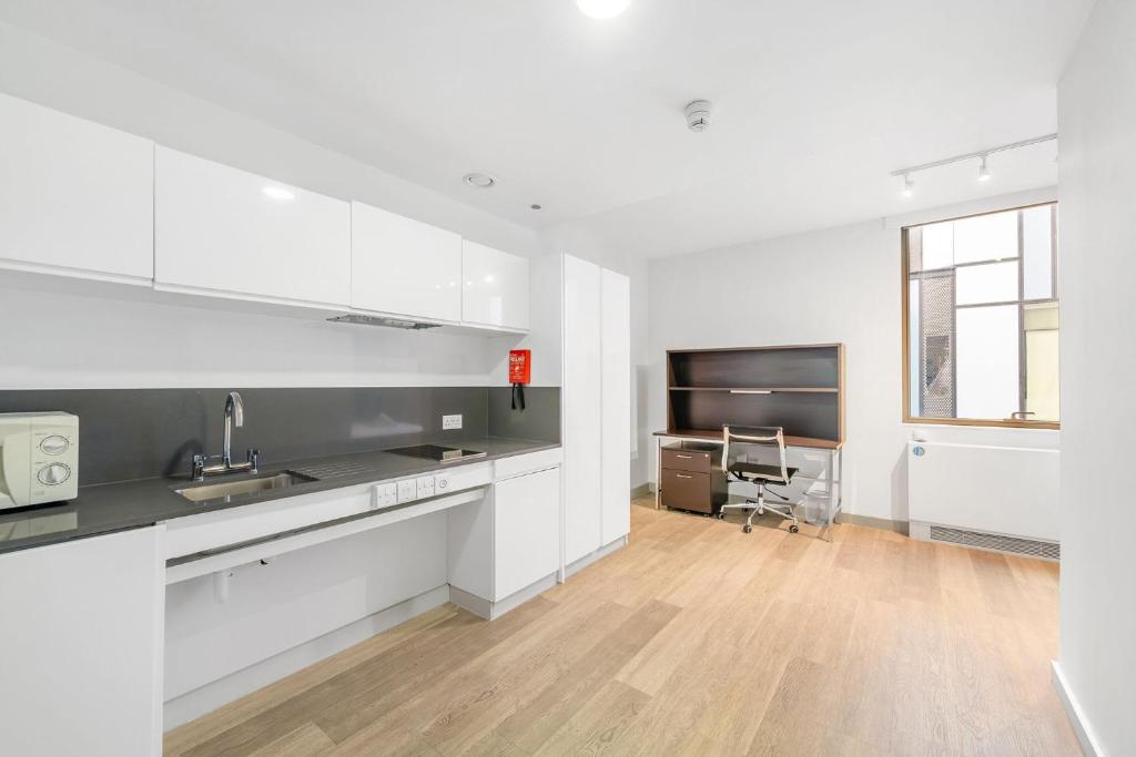 Studios, Apartments and Private Bedrooms with Shared Kitchen at Chapter Kings Cross in London - 