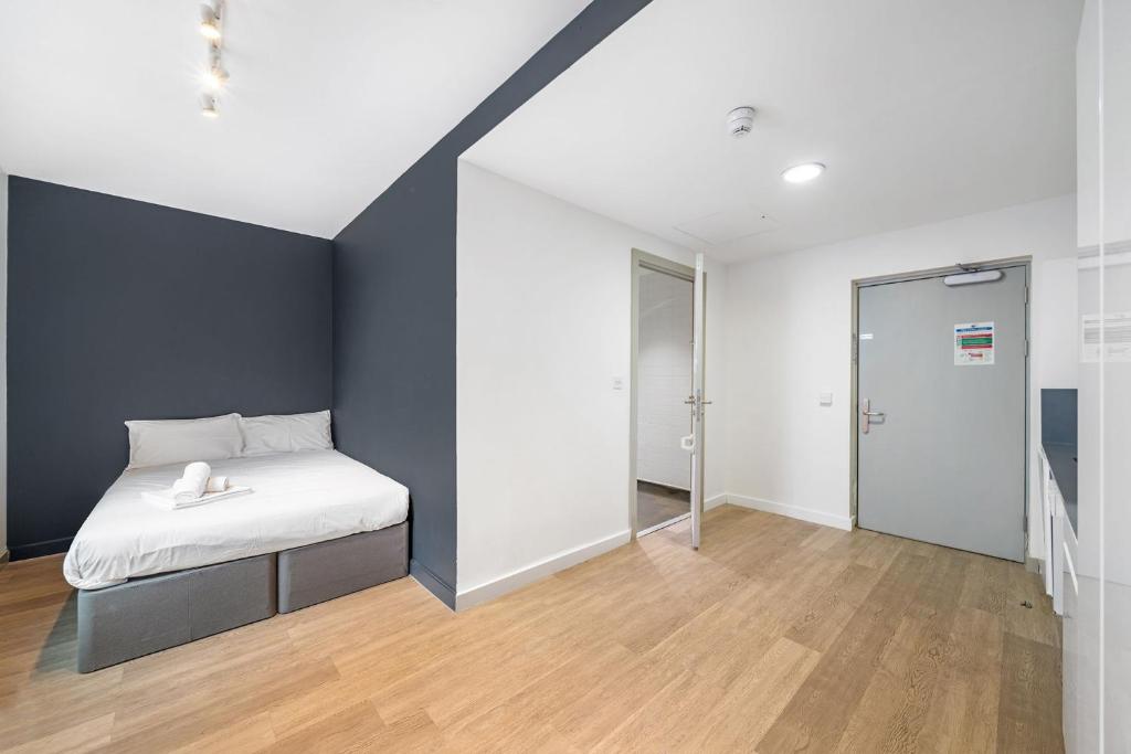 Studios, Apartments and Private Bedrooms with Shared Kitchen at Chapter Kings Cross in London - Deluxe Studio