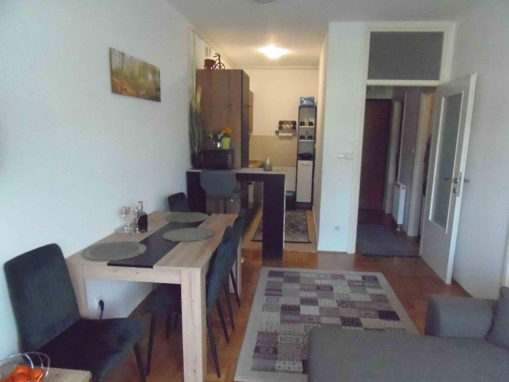 Kuchyňa alebo kuchynka v ubytovaní Apartmani 6M i M5