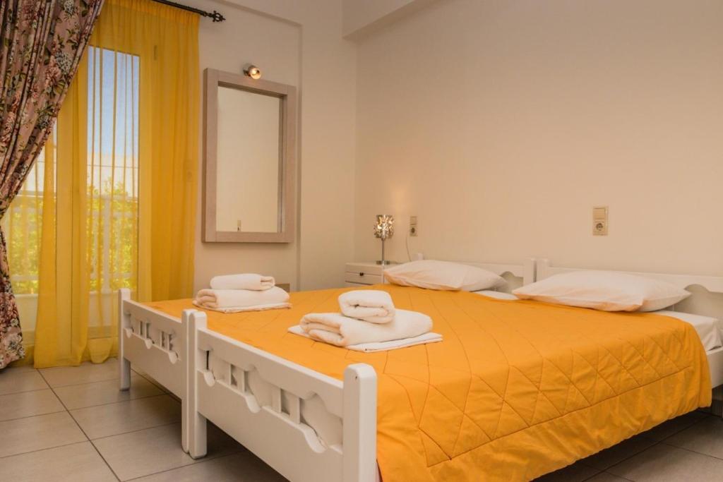 Postel nebo postele na pokoji v ubytování Hotel Sunshine Matala