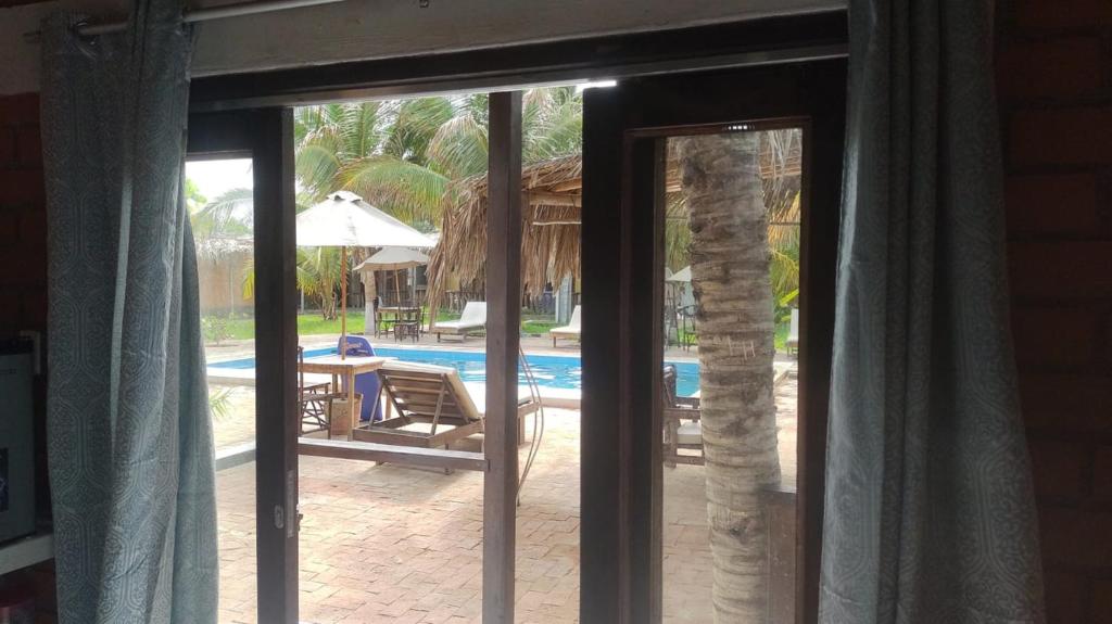 Bazén v ubytování Punta Pacífico Bungalows Máncora nebo v jeho okolí
