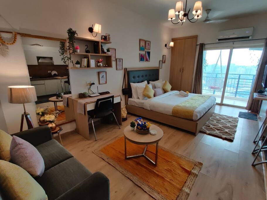 Sojourn Stays- High on Height Comphy Condo., Noida (updated prices