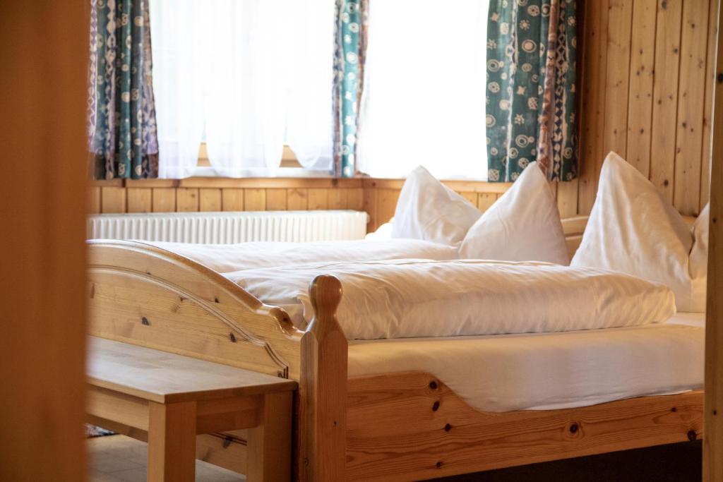 Postel nebo postele na pokoji v ubytování Schaffergut Appartements