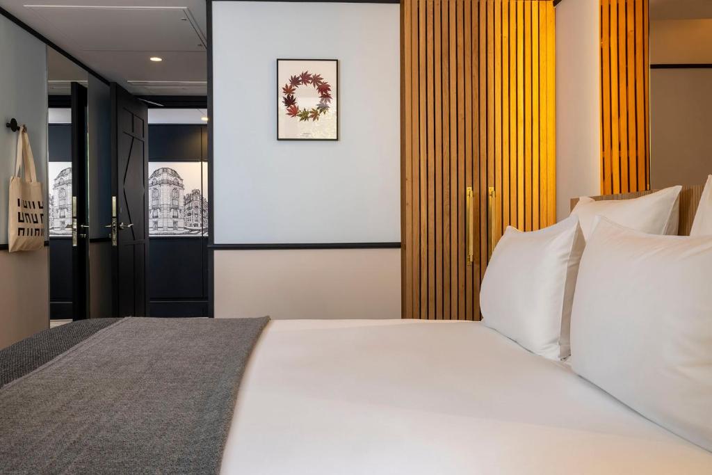 Postel nebo postele na pokoji v ubytování Quinzerie hôtel