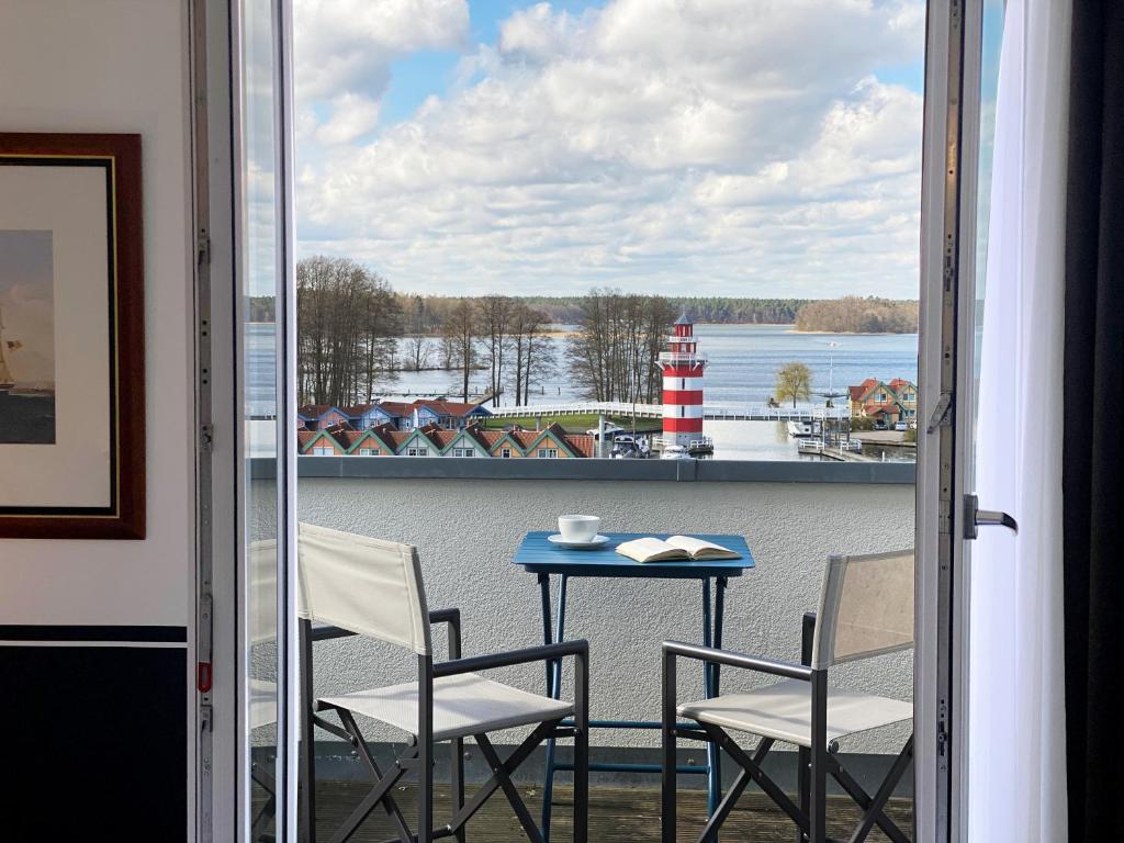 Blick auf einen Fluss in der Nähe des Hotels
