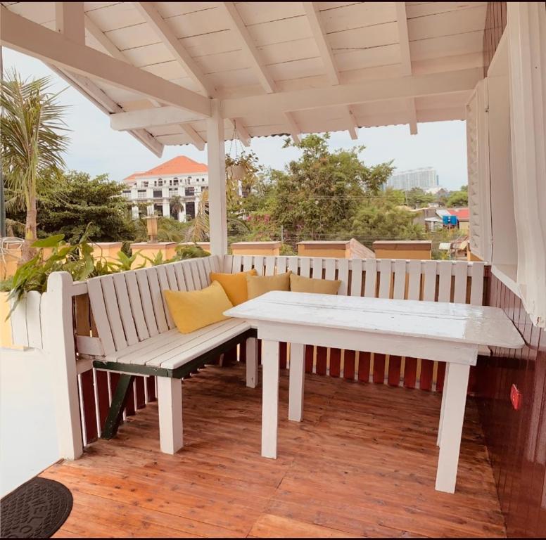 Balcone o terrazza di Abihon HoferHaus Mactan Guesthouse