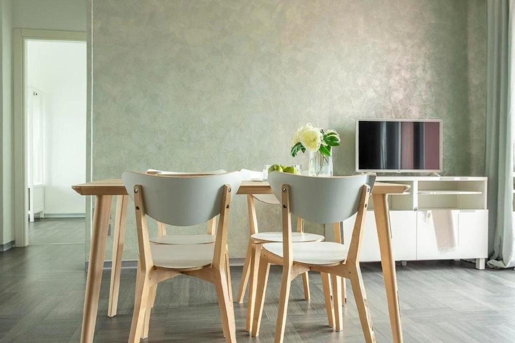 a dining room with a table with chairs and a tv at Tolle Ferienwohnung in Villaggi mit Eigenem Balkon und Nah am Strand in Castelletto sopra Ticino