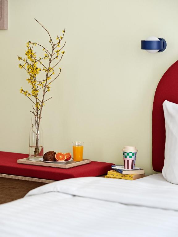 Postel nebo postele na pokoji v ubytování BRIK Apartment Hotel