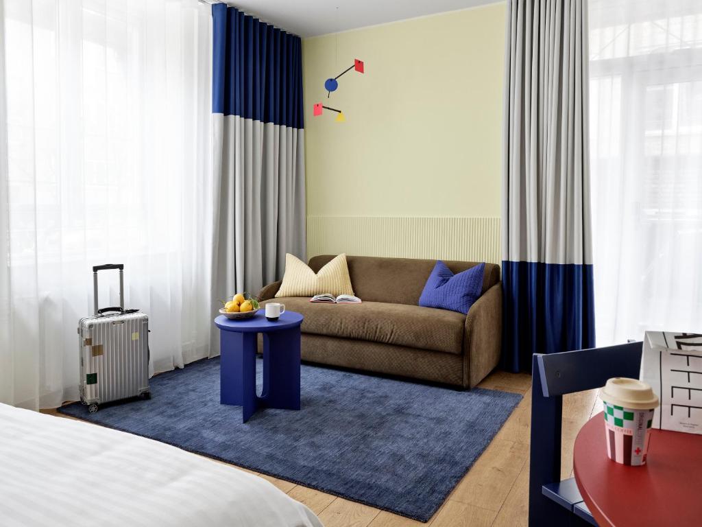 Postel nebo postele na pokoji v ubytování BRIK Apartment Hotel