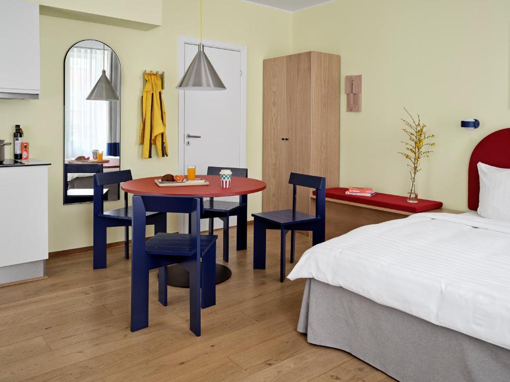 Postel nebo postele na pokoji v ubytování BRIK Apartment Hotel