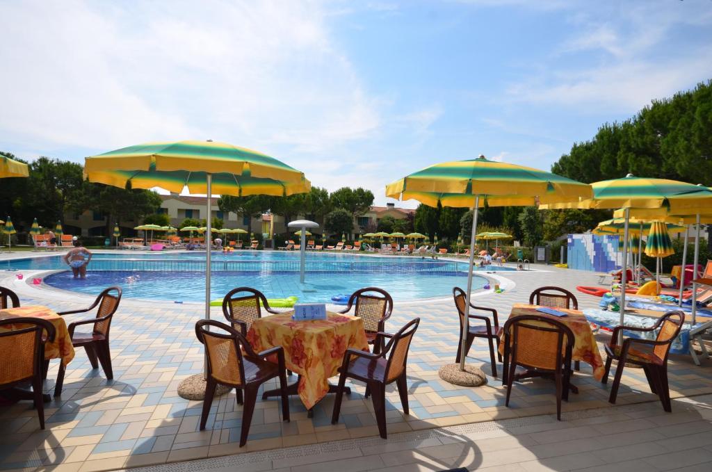 Бассейн в Villaggio Marco Polo или поблизости