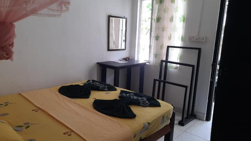 Postel nebo postele na pokoji v ubytování KANTHI GUEST INN