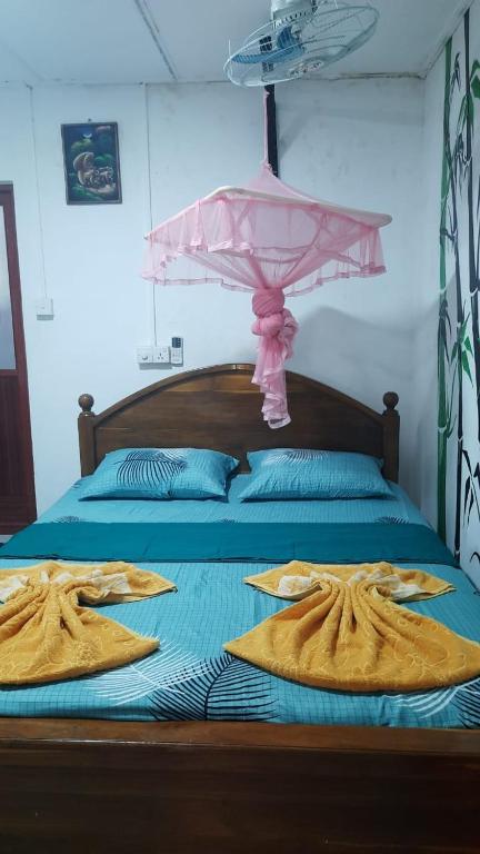 Postel nebo postele na pokoji v ubytování KANTHI GUEST INN