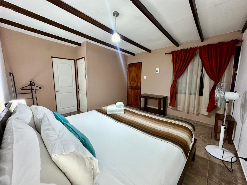 Postel nebo postele na pokoji v ubytování Hostal Qachi Chentura