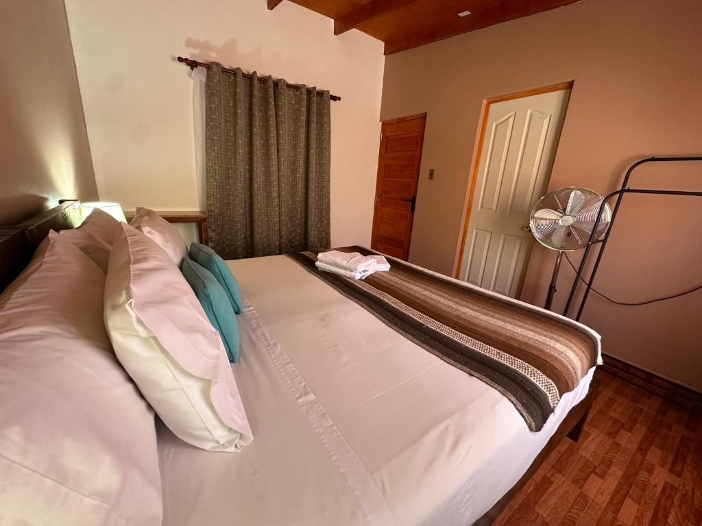 Postel nebo postele na pokoji v ubytování Hostal Qachi Chentura