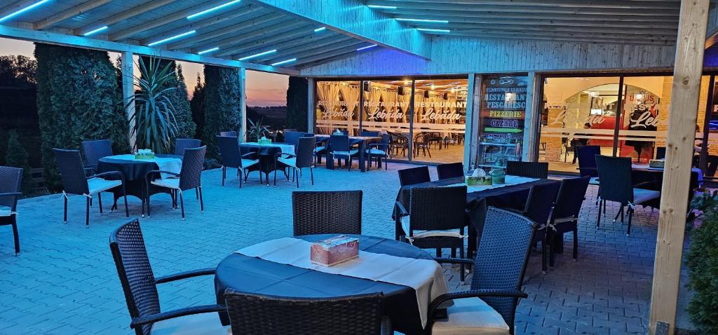 Restaurace v ubytování Pensiunea Lebada