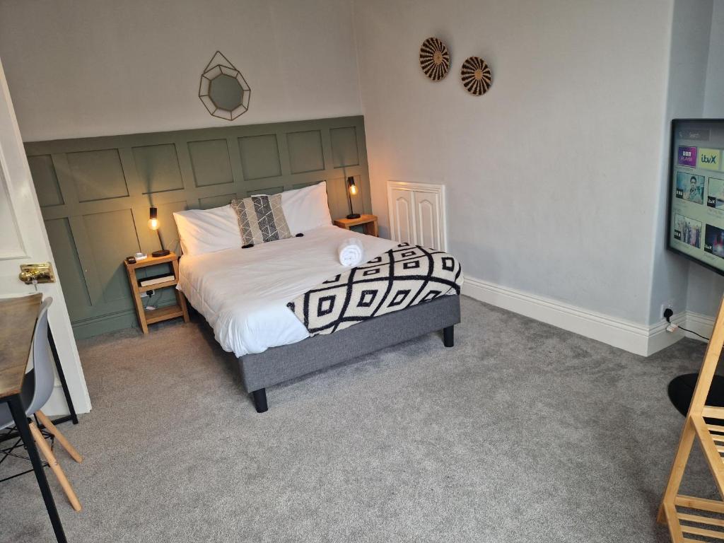 a bedroom with a bed and a television in it at West Beck House - Newcastle 4 in North Shields
