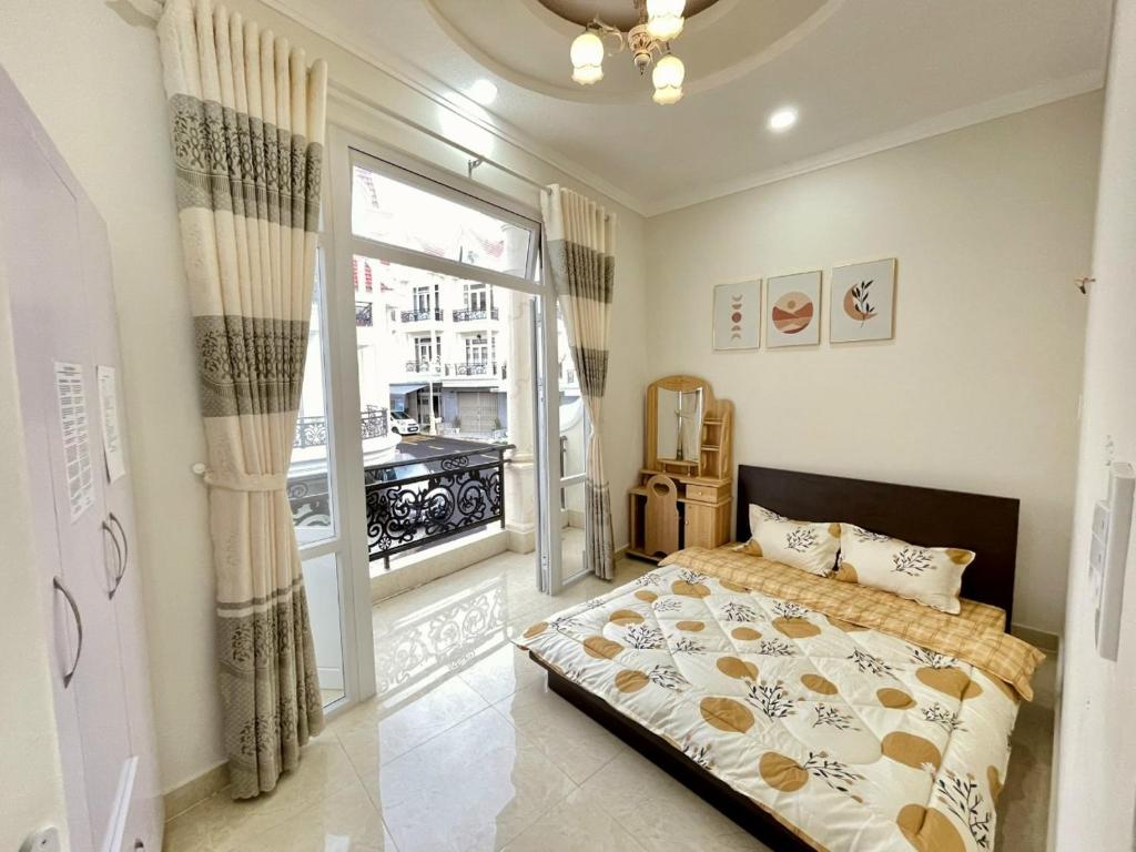 Postel nebo postele na pokoji v ubytování Villa Đà Lạt GD - Biệt Thự Đà Lạt GD Gần Hồ Xuân Hương Gần Chợ