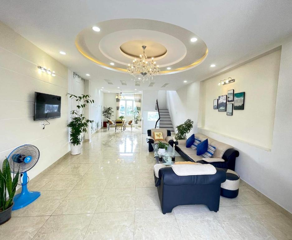 TV a/nebo společenská místnost v ubytování Villa Đà Lạt GD - Biệt Thự Đà Lạt GD Gần Hồ Xuân Hương Gần Chợ