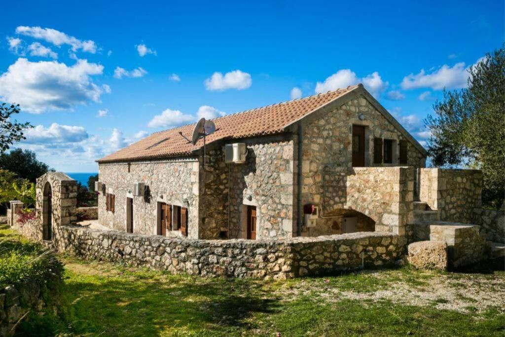 Budova, kde se vila nachází
