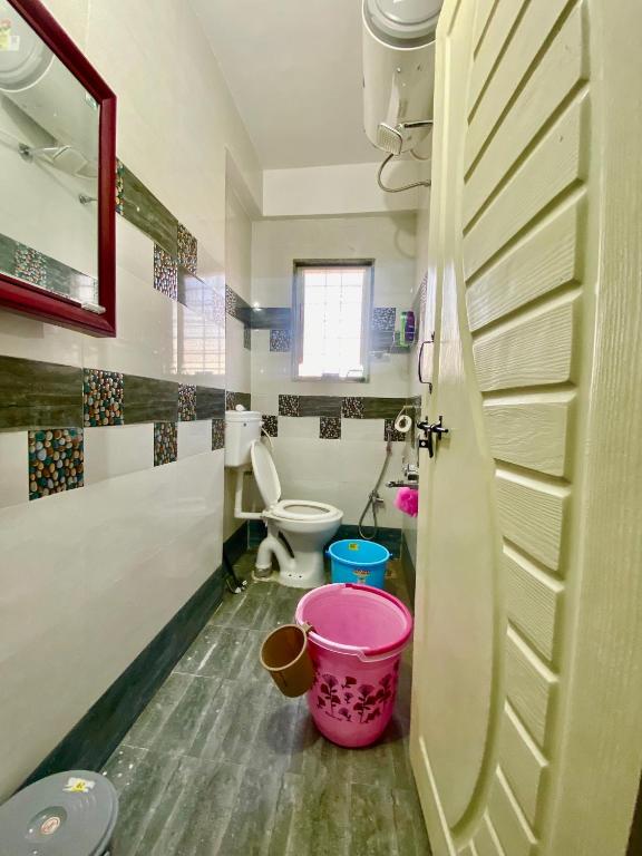 Koupelna v ubytování 2 BHK AC Apartment