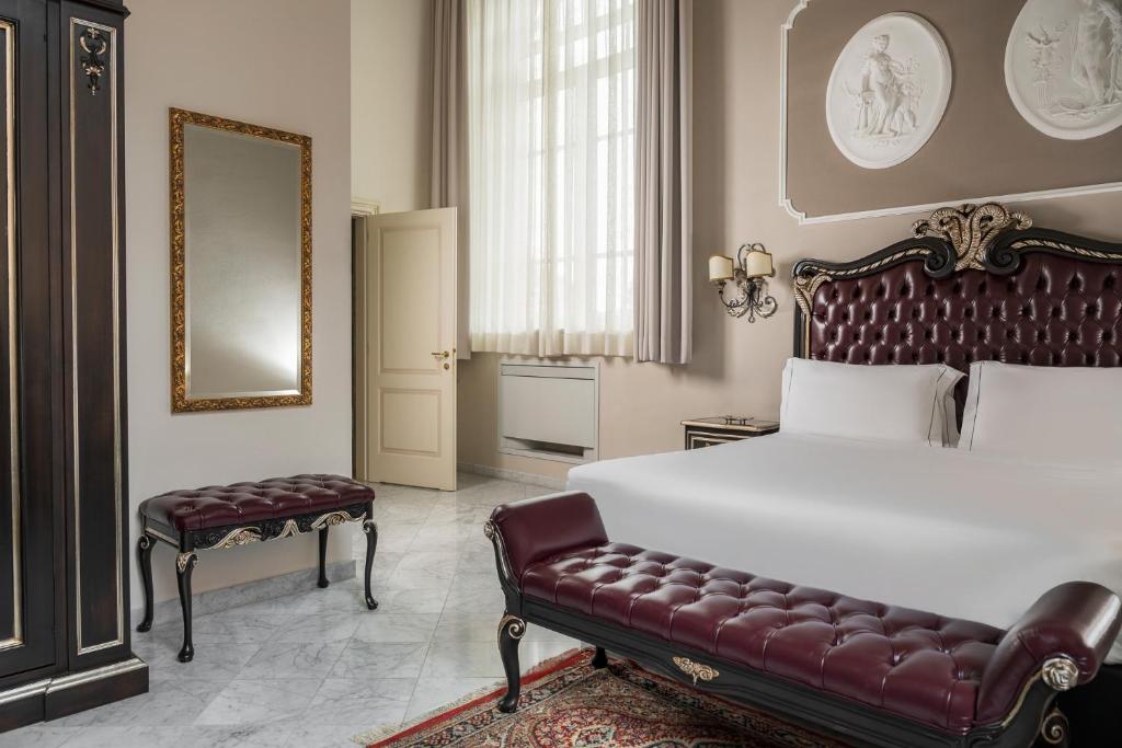 Postel nebo postele na pokoji v ubytování Grand Hotel di Parma | UNA Esperienze