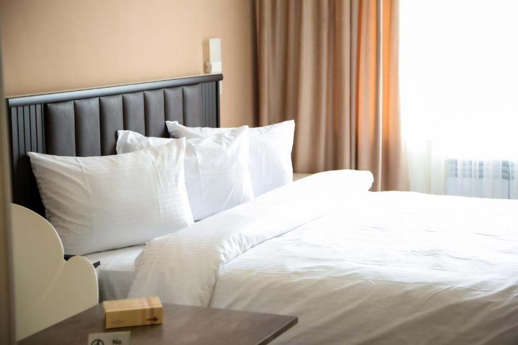 Postel nebo postele na pokoji v ubytování Vell Grey Hotel