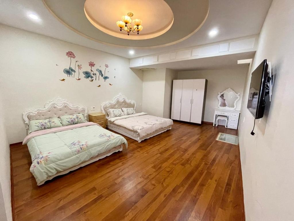 Postel nebo postele na pokoji v ubytování Villa Đà Lạt GD - Biệt Thự Đà Lạt GD Gần Hồ Xuân Hương Gần Chợ