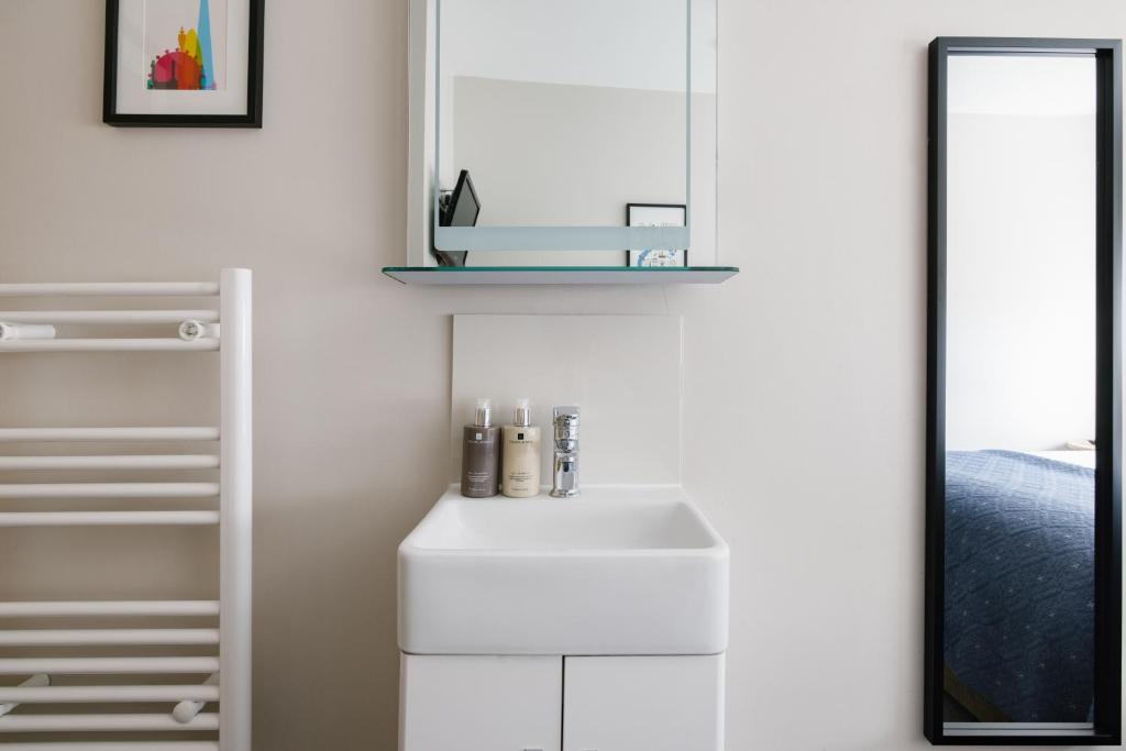 
Standard Twin Room with Shared Bathroom
