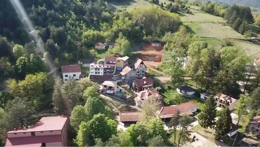 an aerial view of a house in a forest at Domaćinstvo Jolović in Kraljevo