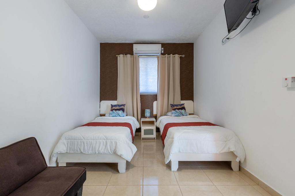 Postel nebo postele na pokoji v ubytování EDMA APARTAHOTEL