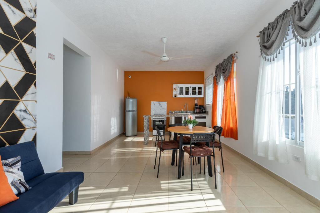 Kuchyň nebo kuchyňský kout v ubytování EDMA APARTAHOTEL