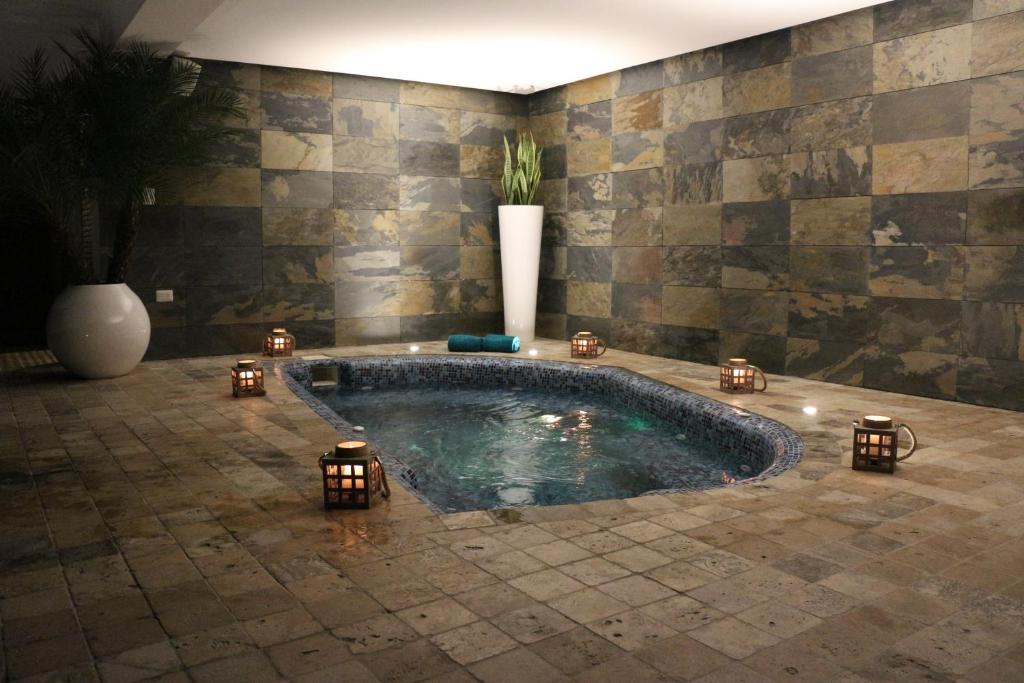 Bazén v ubytování Hotel Poseidon nebo v jeho okolí