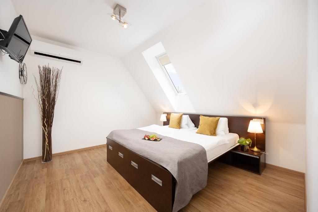 Wine & Wellness hotel Besední dům - 1