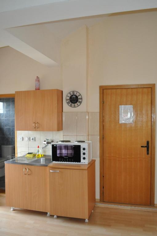 Kuchyň nebo kuchyňský kout v ubytování Apartmani Bon Bons