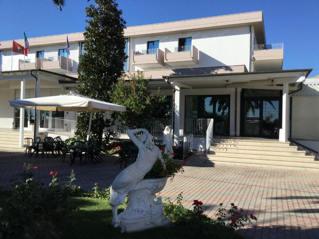 Budova, v ktorej sa hotel nachádza