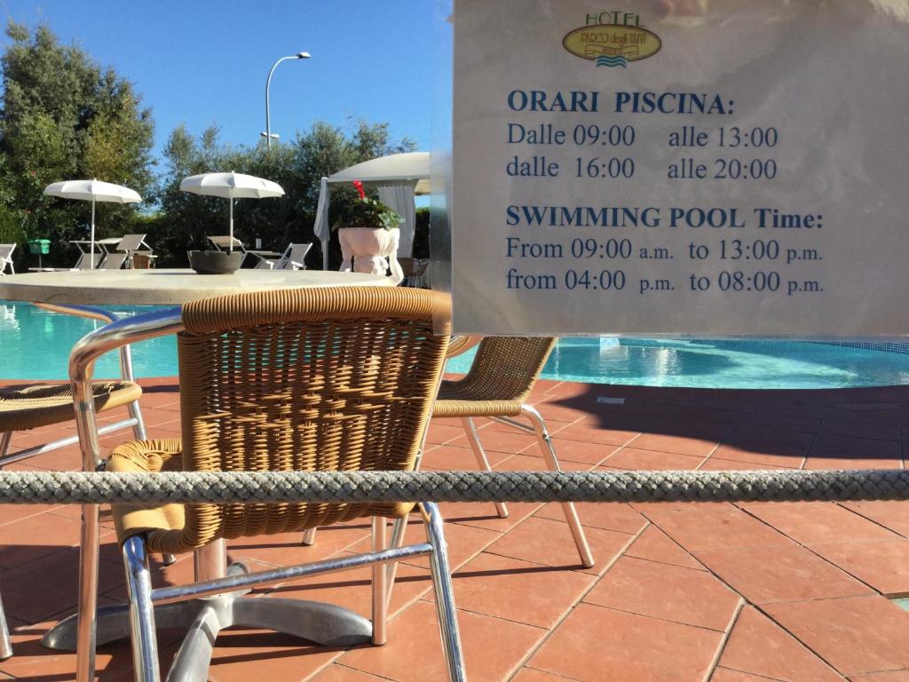 Bazén v ubytovaní Hotel Parco degli Ulivi alebo v jeho blízkosti