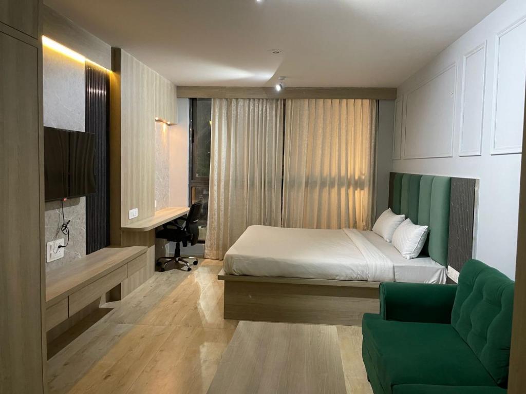 Voodi või voodid majutusasutuse Upasana First Avenue Studio with pool toas