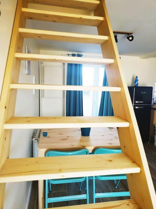 Palanda nebo palandy na pokoji v ubytování Le gîte du havre