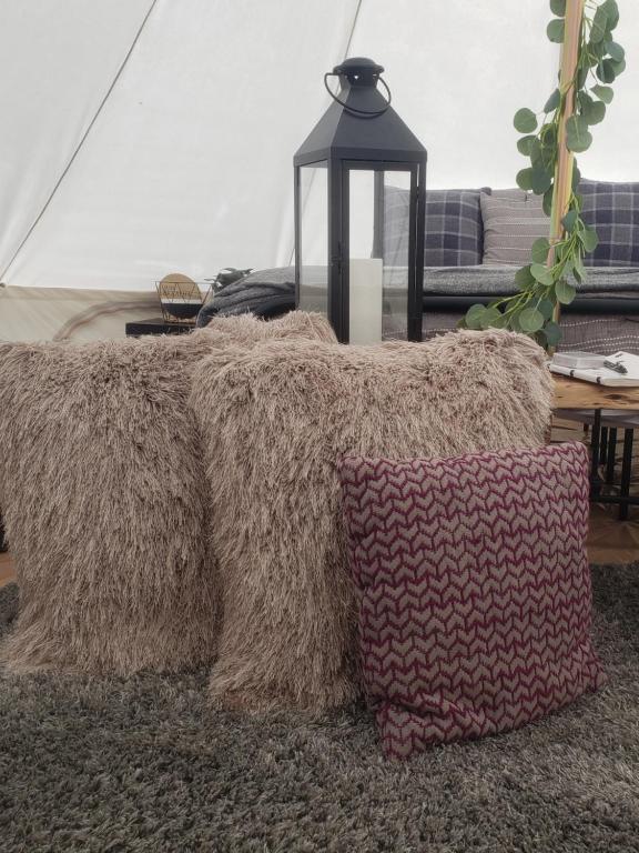 Posezení v ubytování Lulu's Glamping Tents and Events with Exceptional River View