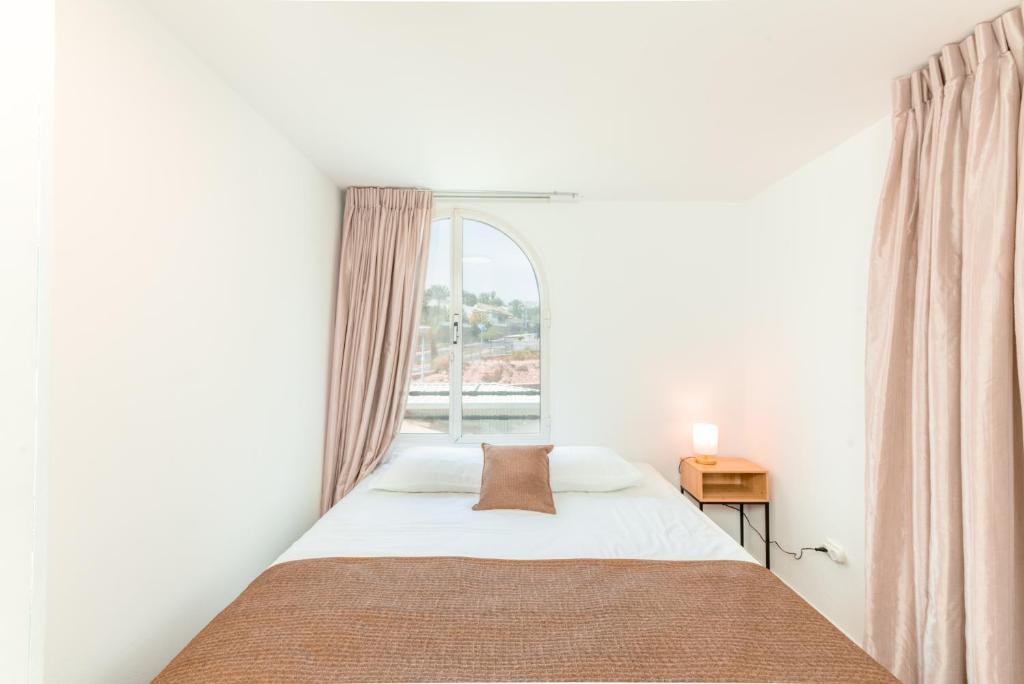 Ein Bett oder Betten in einem Zimmer der Unterkunft Villa Li Eilat