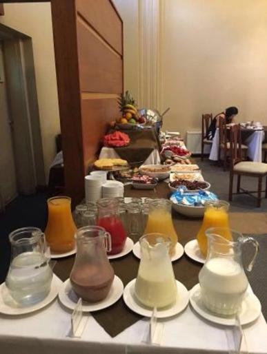 Comida en o cerca de este hotel