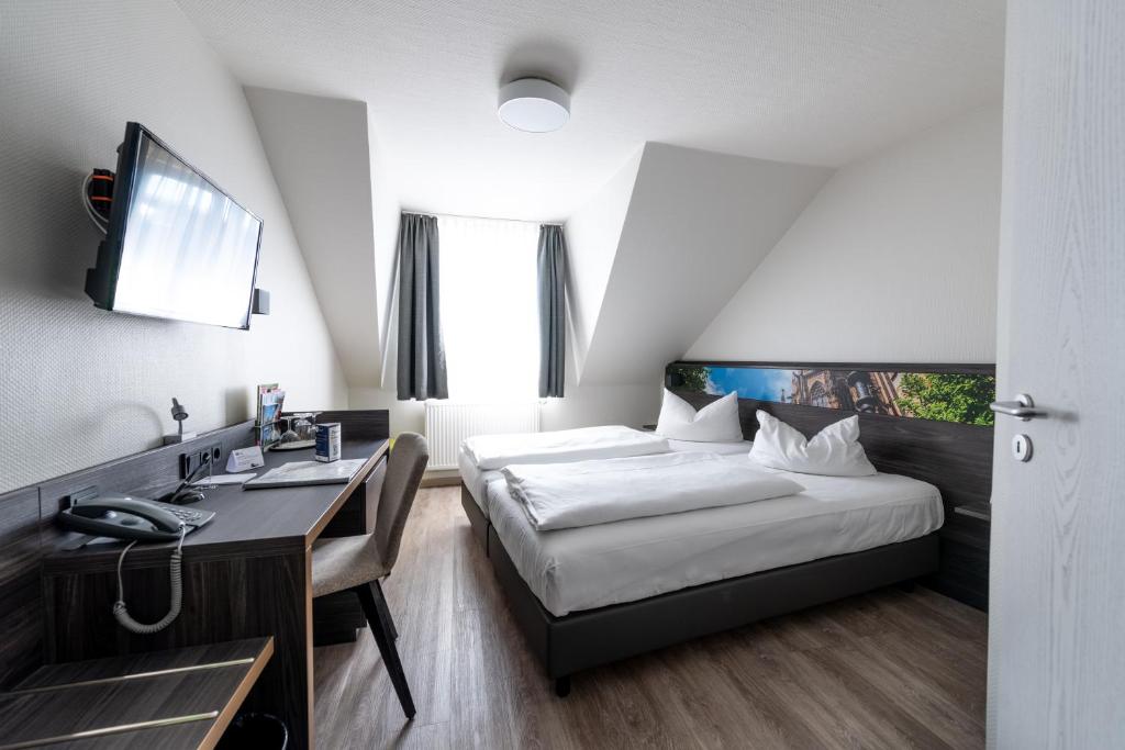 Postel nebo postele na pokoji v ubytování Art Hotel Aachen