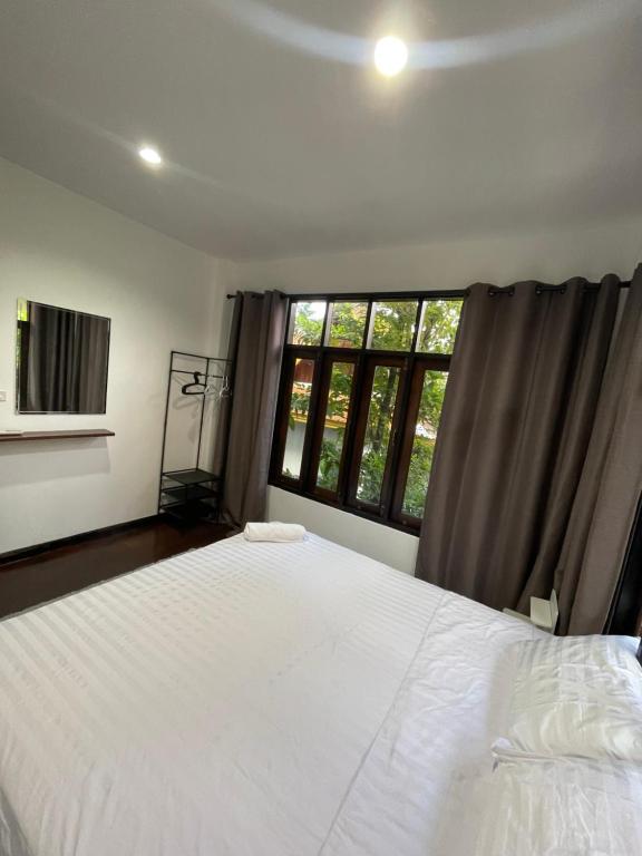 Postel nebo postele na pokoji v ubytování Aisawan Resort villa