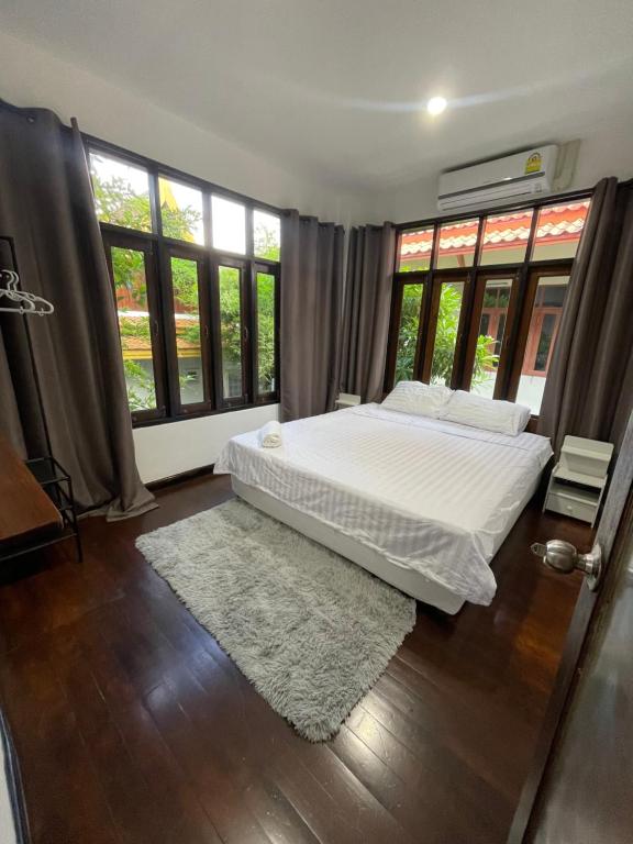 Postel nebo postele na pokoji v ubytování Aisawan Resort villa