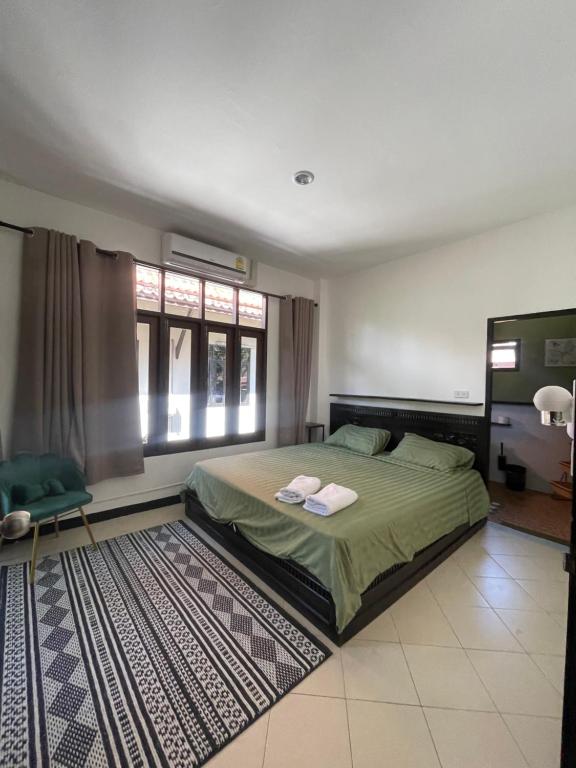 Postel nebo postele na pokoji v ubytování Aisawan Resort villa