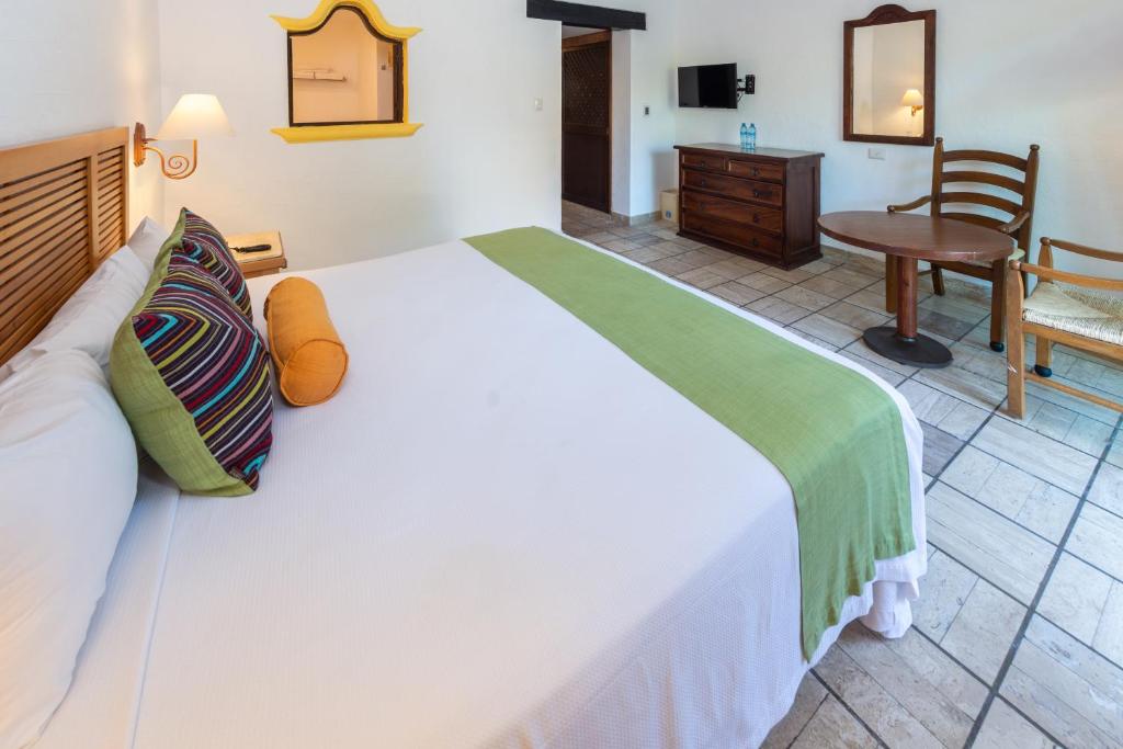 Postel nebo postele na pokoji v ubytování Hacienda Buenaventura Hotel & Mexican Charm - All Inclusive