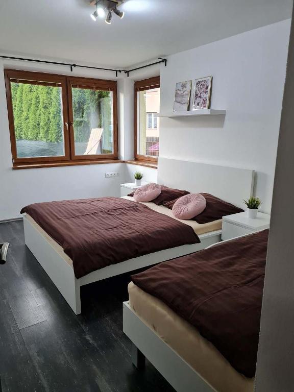 Postel nebo postele na pokoji v ubytování Vila MAX - WHIRLPOOL & BAZÉN & SAUNA
