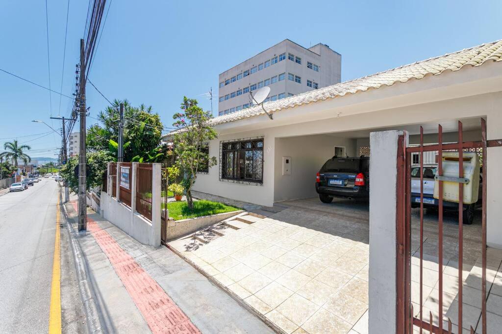 Το κτήριο όπου στεγάζεται  η παραθεριστική κατοικία